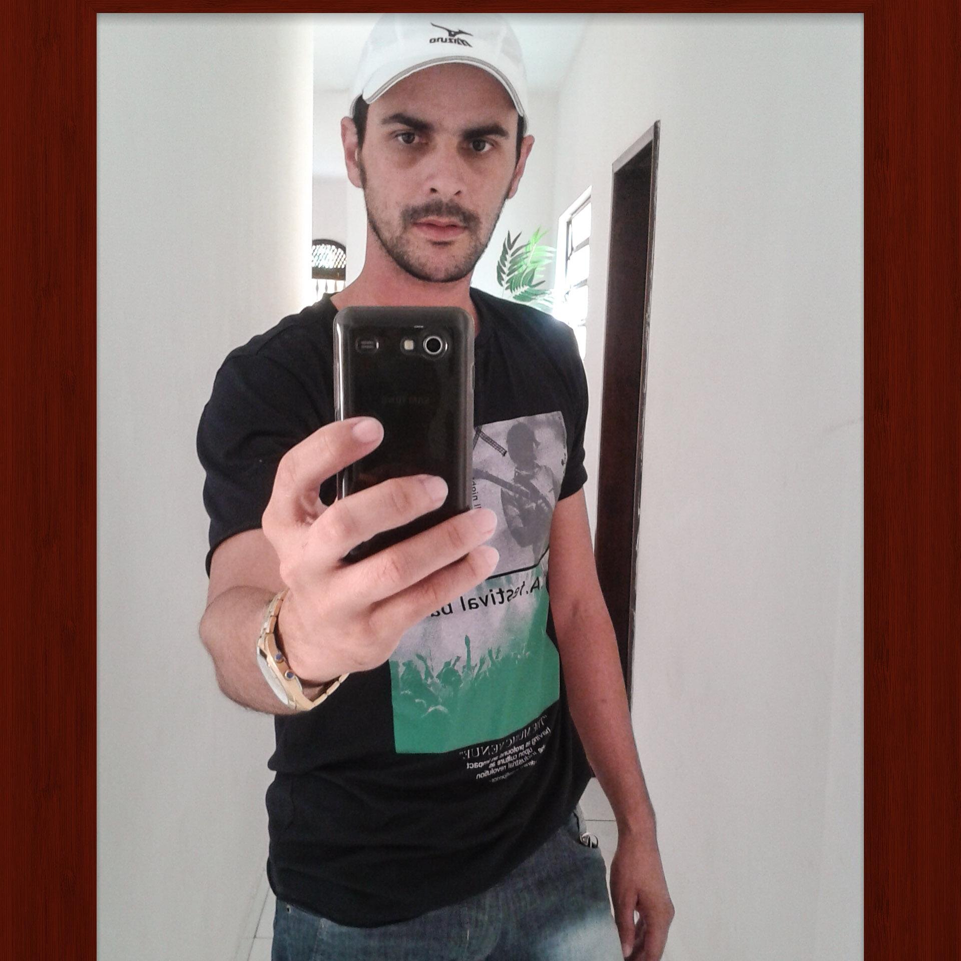 vanubiajanuario's profile picture. 