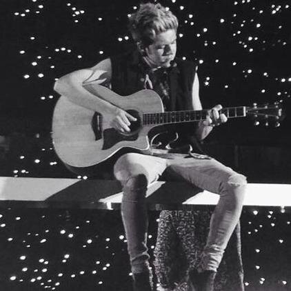 Foreverstrong0's profile picture. I love One Direction...
“Everything I wanted but nothing I’ll ever need” 
Won't stop till we surrender...
ZAP