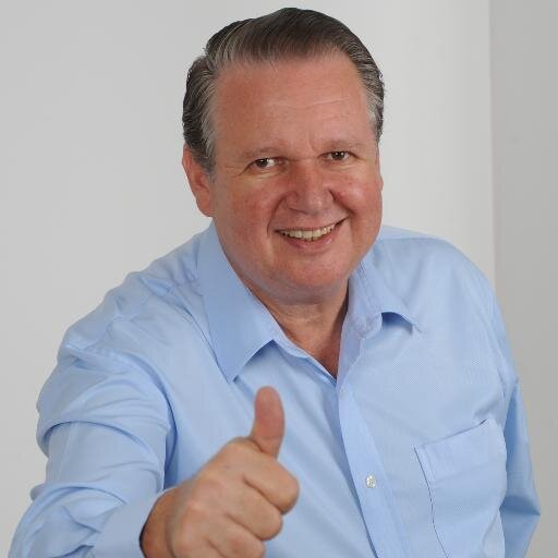 Estadual. Ministro religioso da IECLB. Superintendente da ADL. Vocalista das bandas: AnimaSom Capixaba, AAZIZ e Só Modão.