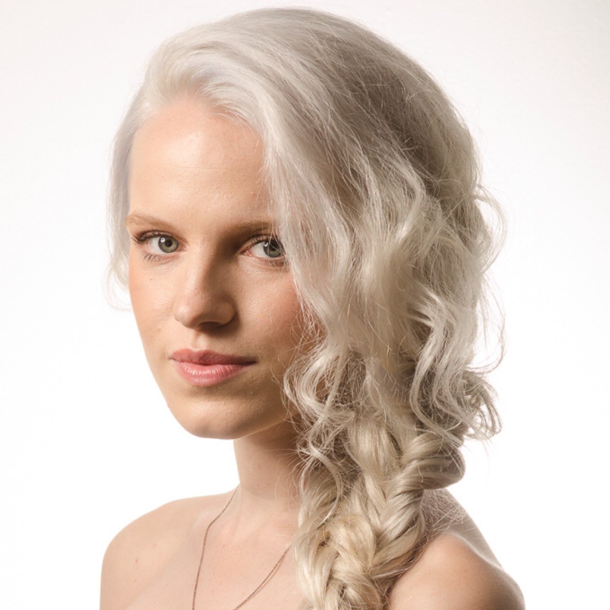 ArchiteqtSalon's profile picture. Architeqt is a BestofPhilly salon hosting the most talented stylists who specialize in Dry-cutting, balayage, bridal and extensions.

http://t.co/Tfdf3dVHDb