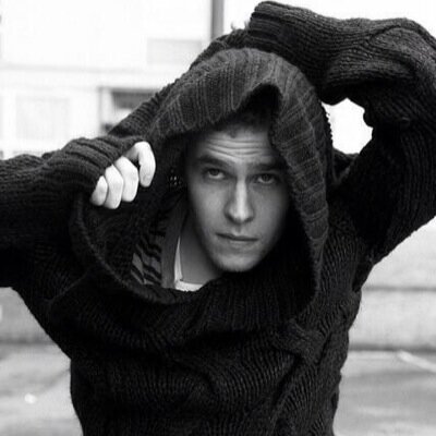 Scottish born genius. Not ginger! Names Leo, well actually Leopold but most call me Leo or Fitz. #CollegeAU #Marvel Lover of monkeys and science.
