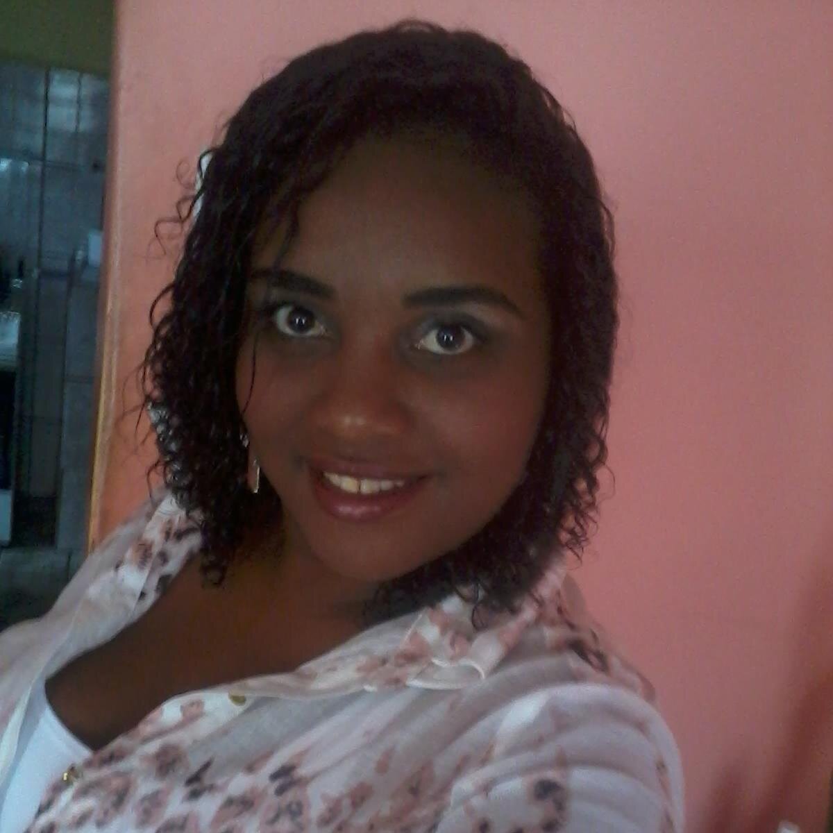 lecamaay's profile picture. Eu sou aquela..
que é diferente daquelas; aquela que quando ama, ama intensamente, sem limites, sem o pé no chão, aquela que se apega muito fácil, e nem sempre