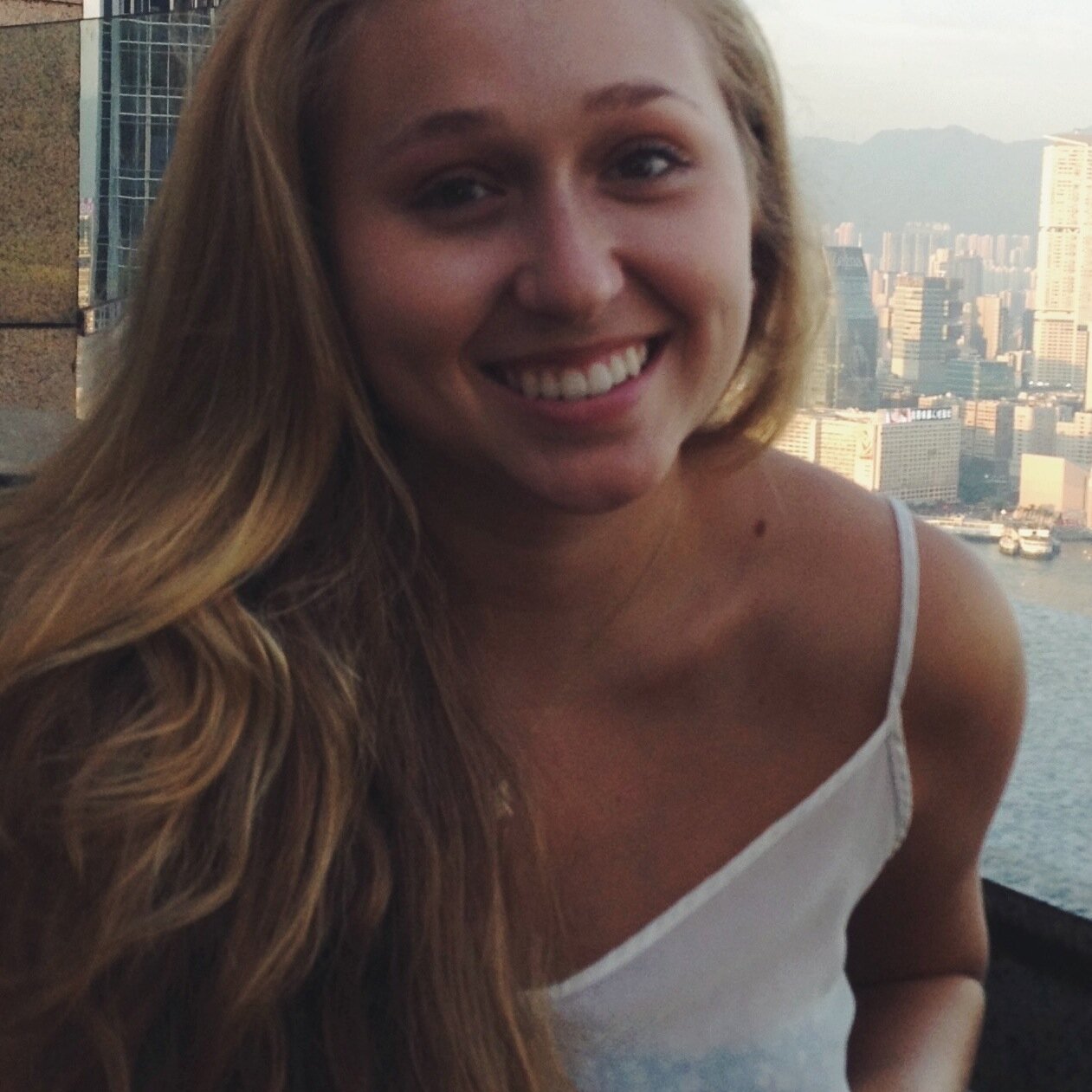 Carolinebrrtt's profile picture. 