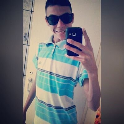 Não ame pela beleza, pois um dia ela acaba. Não ame por admiração, pois um dia você se decepciona.