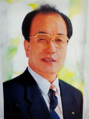 현대건설 (전)인천 서구청장. 범화회장.시인 . 인천태생.
