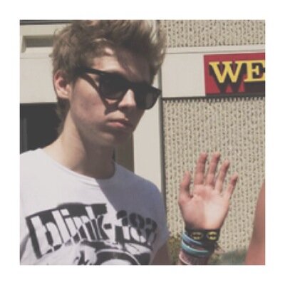 lucas robert hemmings i like your shoulders ☹/4 || in my dreams/5 wattpad: narrydreams & caaalumhood
