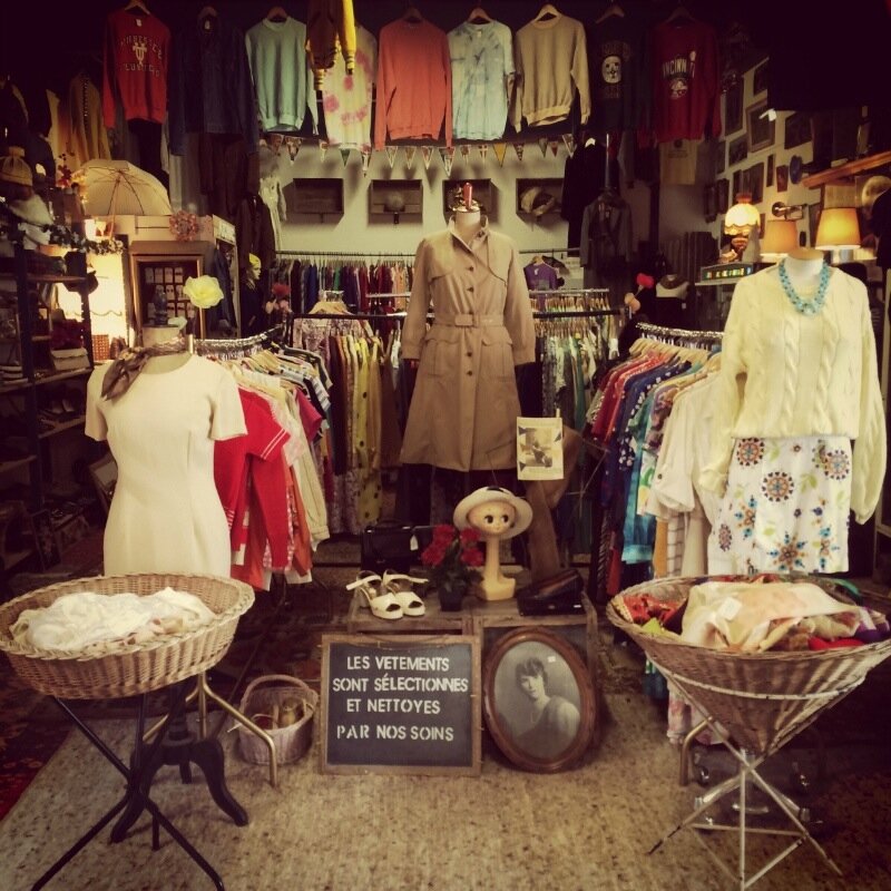 Magasin de Vêtements Vintage, Brocante à Paimpol.