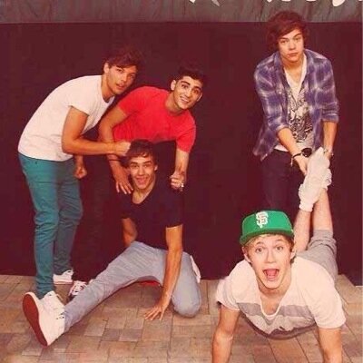 Free follow from @aquablueniall ! Follow her please! She follows back(: