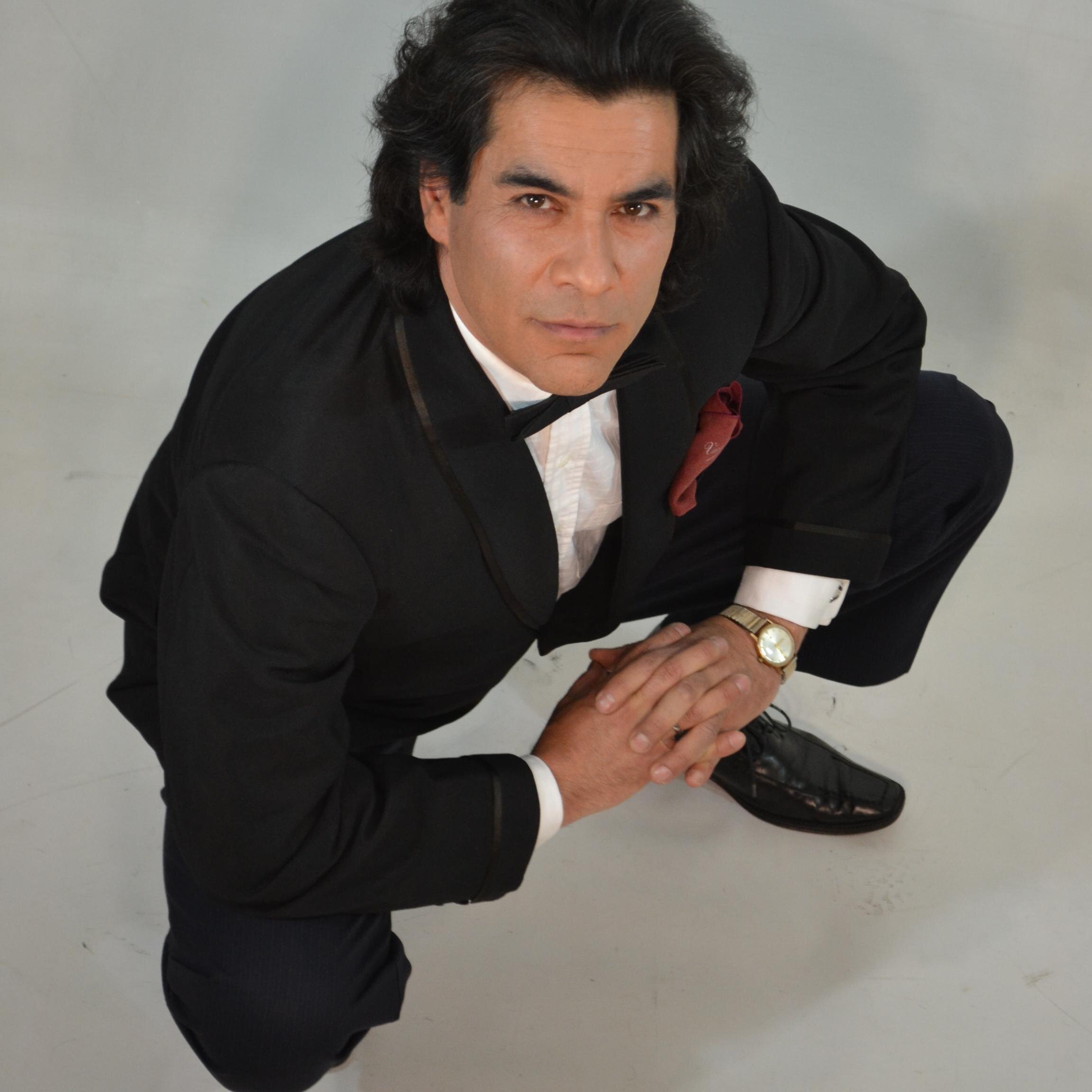 lICENCIADO EN ARTES menciòn interpretaciòn mùsical Universidad de Chile. Clarinetista Profesional. Diplomado CRR Rueil Francia.