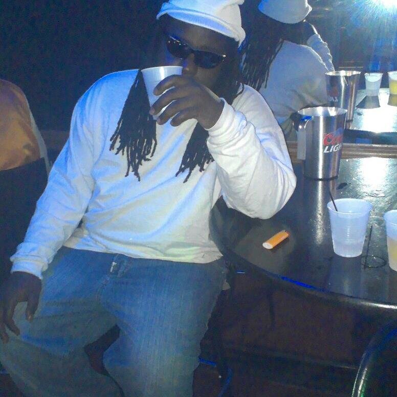 IM DA REASON Y YOUR BIH LIKE FATBOIES/