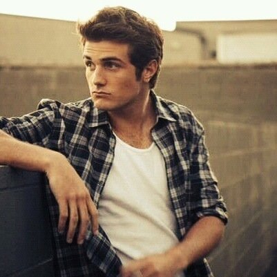 AltruisticAce's profile picture. You never lose by loving. You always lose by holding back. / Literate THG RP. / Currently Multi-RP. /