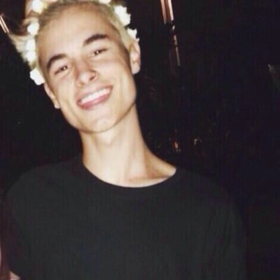RT THE TWEET IN THE LINK AND FOLLOW @cutelikeconnor FOR A DM TO KIAN DURING HIS FOLLOW SPREE