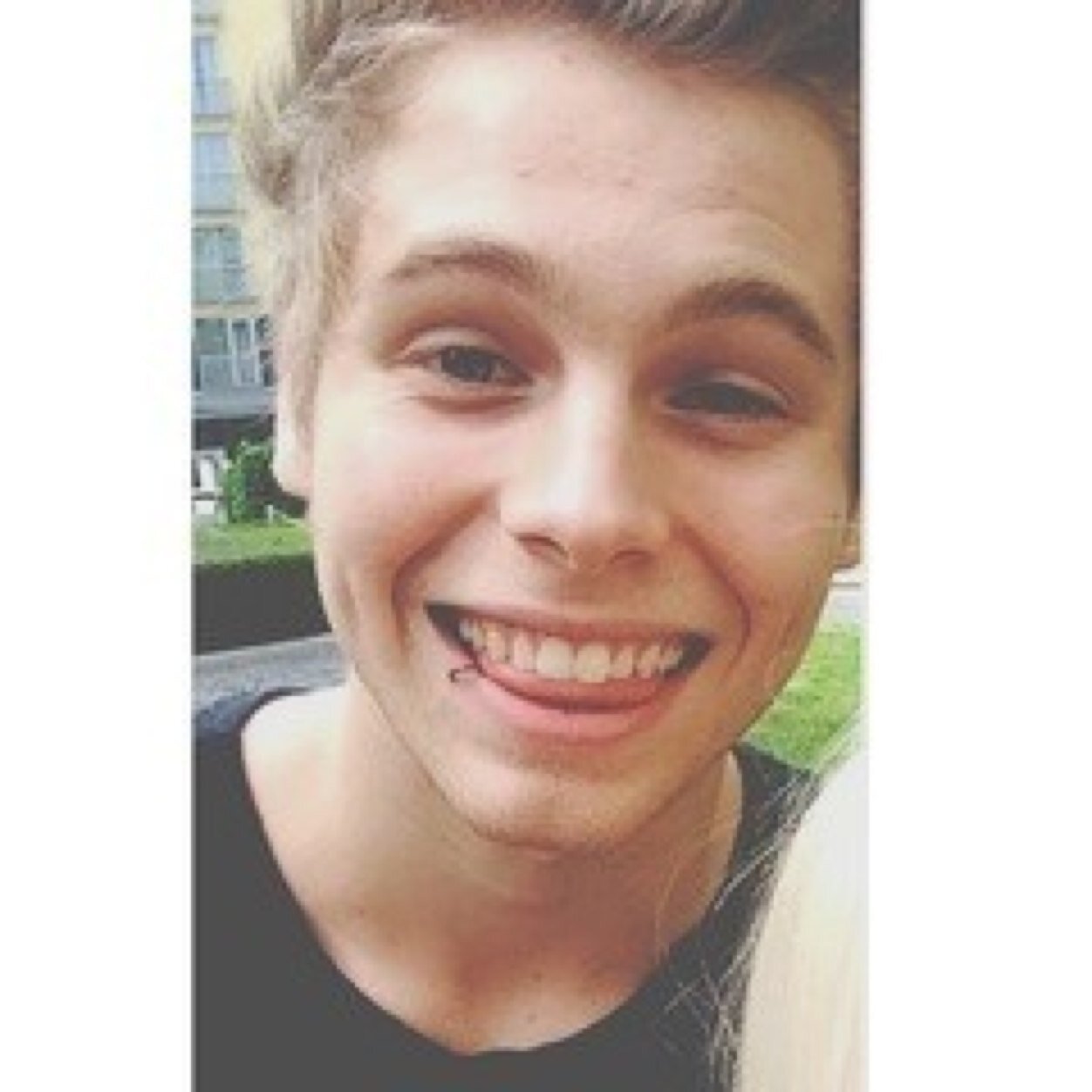 ☮ ✿ Hey beautiful, you just got a follow from @fxckcliffords_ could you please follow them back, thank you hunny ☮ ✿