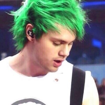 follow @marchinglouis and get her to 2k!!!