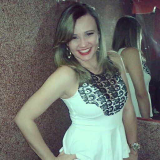 Pequena amiga, grande amante. Amo minha vida, família e tudo que me faz bem! Longe de toda negatividade! *-*