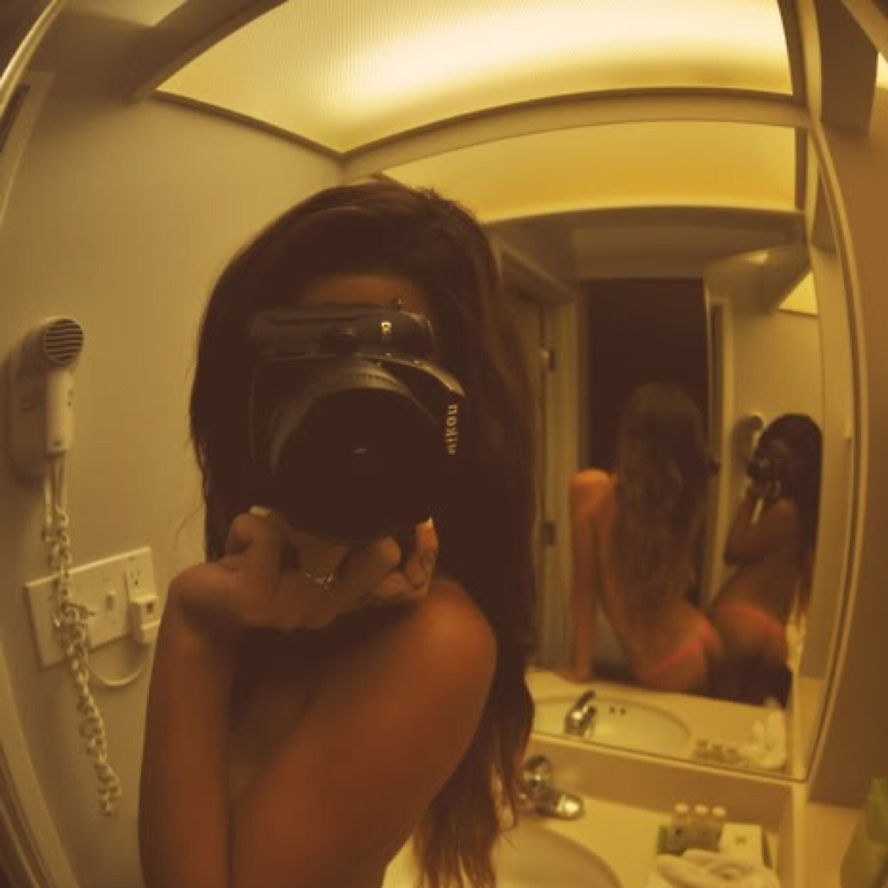 voguexparadise's profile picture. 