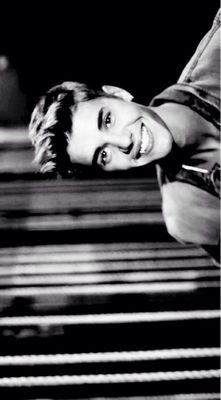 FOLLOW ME BACK ON @magicalswaggy PLEASE I FOLLOW BACK! ASK FOR FOLLOW BACK
