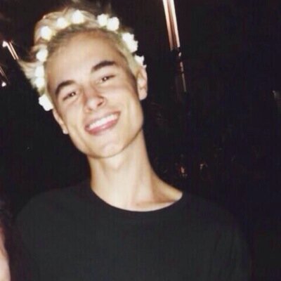 RT THE TWEET IN THE LINK AND FOLLOW @cutelikeconnor FOR A DM TO KIAN DURING HIS FOLLOW SPREE