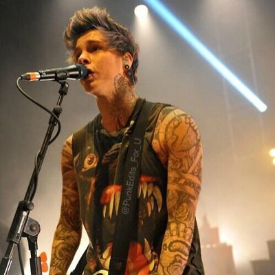 5secsof4babes's profile picture. Can the two huge assholes get out of the playground! boyfriend/4 + band