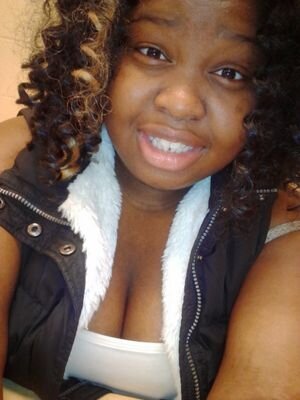 queenie987654's profile picture. Follow me & ill Follow back!