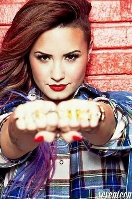Me sigam pfvr, amo mt a Demi Lovato e varios outros famosoa