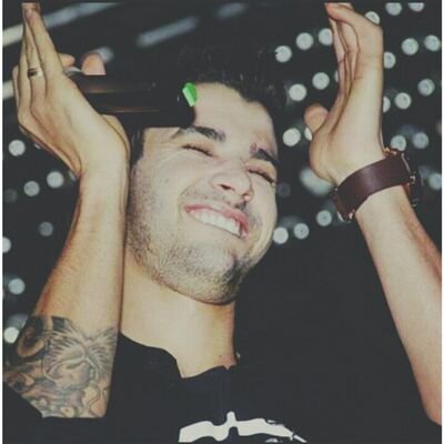 Você é feito droga e eu sou dependente @Gusttavo_lima ♡

              03/09/1989 nasceu um anjo ♡