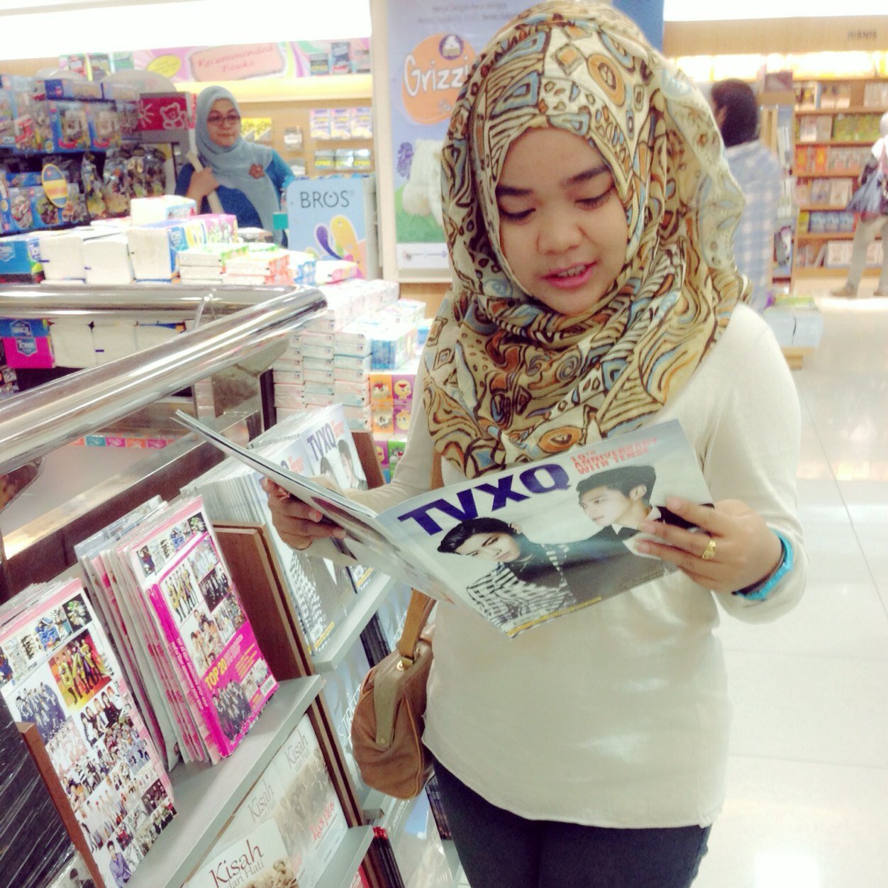 Project Admin | IT Staff | Web Admin | Graphic Design | Purchasing Staf | my beloved husband @hendarviz
