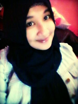 · STIE Perbanas Surabaya · Line: rahmanitaaleft · path : rahmanita rizky ·