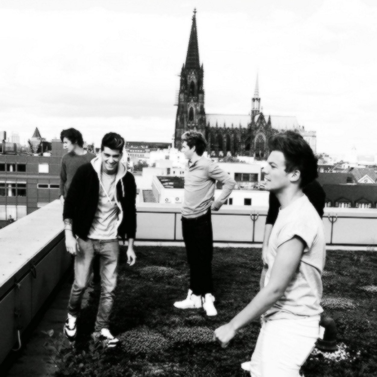 Please follow @CallMeBrenn_ cause she just gave you a free follow. Never give up on 1/5 it will happen. SMILE (: