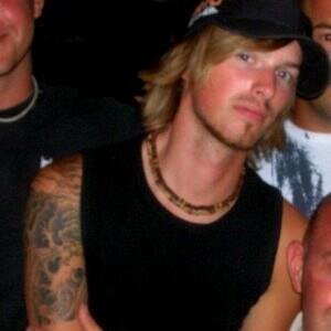 LindYi9's profile picture. LIve is never short