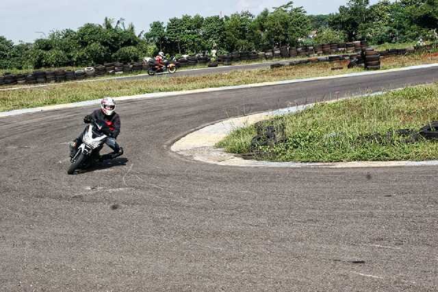 Road race gass polll