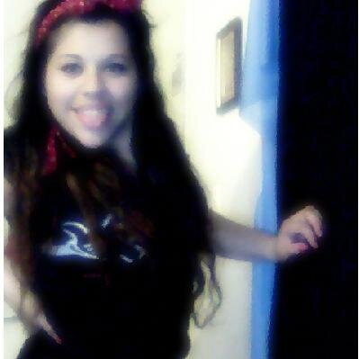 Mojemos la sabana con sexo y sudor 
Pero queda mejor si digo haciendo el amor ♪