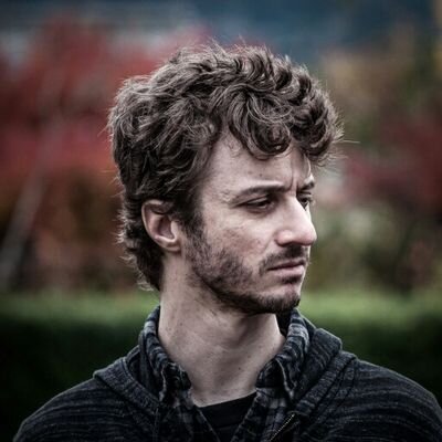 Um verdadeiro energúmeno. Acesse @zeh pra minha conta em inglês com menos abobrinhas.