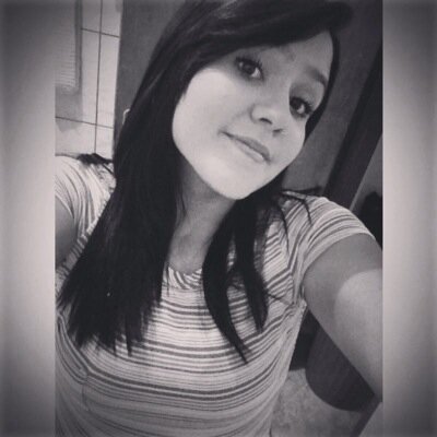 você é meu porto seguro, você me completa, me compreende, me faz rir quando eu quero chorar, você me faz tão bem!  Eu te amo ♥  por; linda da @lalicinha_