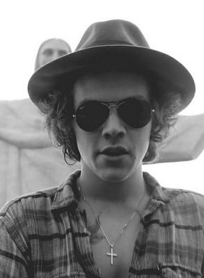♥♡Fan of One Direction, also very fond of Caspar Lee and chapsticks♡♥