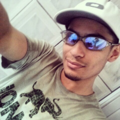 [ #Deus amor mmaior s2* ] , #idade : 18 , #status : soLteiro ! . . .   #Facebook :  http://t.co/NA7Lzcm103