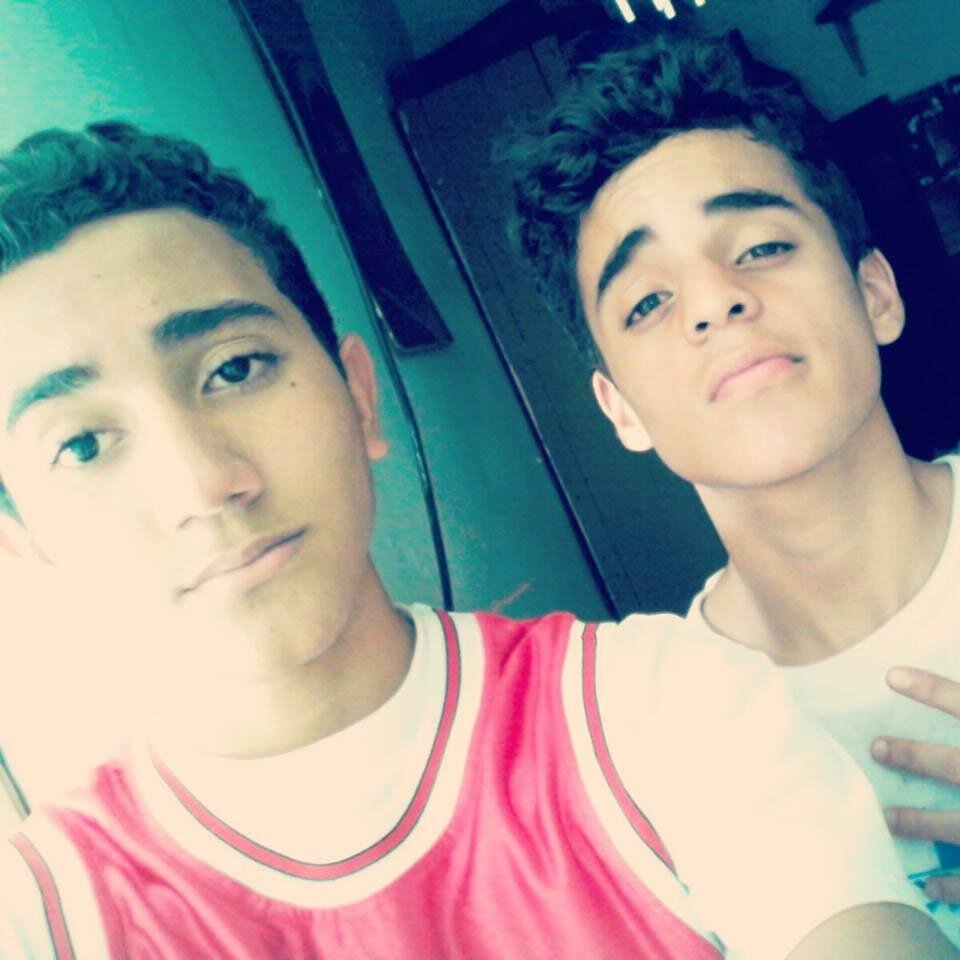 Nothing --- Everything.
Chico de bachillerato.