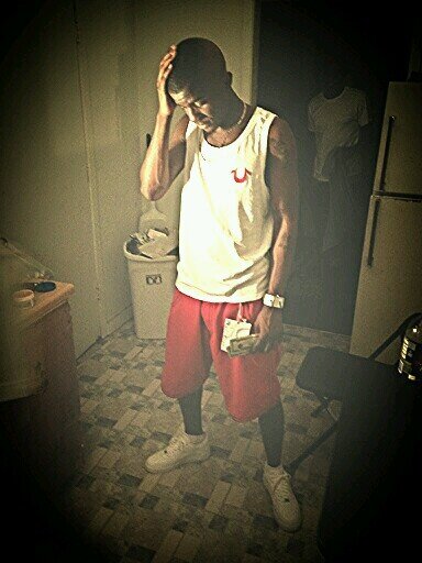 G'q 100 bitch #teammeandmylilnigga #aircity #money #teamfuckhowyoulive #lilkadarrian #tjc