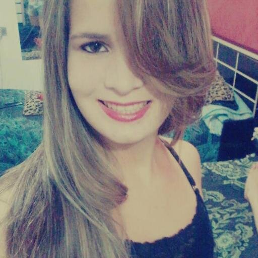 Pernambucana,estudante de Direito e galega arretada.
