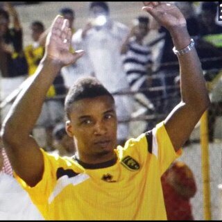 شايفين السماء وش بعدها ؟ قد بعد السماء احب #الاتحاد ♥♥.          لهم الدنيا ولَي حب الآتحااد♡