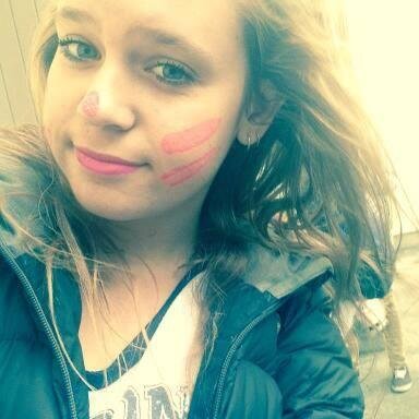 heey please follow i do follow back