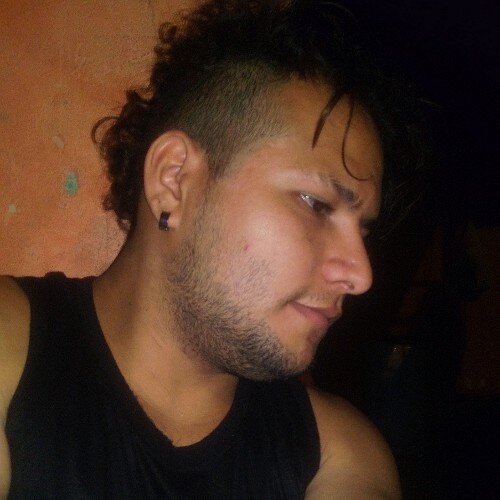muito alegre  e  as  vezez  muito  sacana com  os  amigos  mas  nada  fora  do  comum  uma  palavra  só  mi  resumir   amigo (^^,)