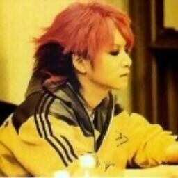 X，XJAPAN､Kagrra，が好きな中3です｡その他のバンドも好きです´ω`*気軽にフォロー宜しくお願いします☆