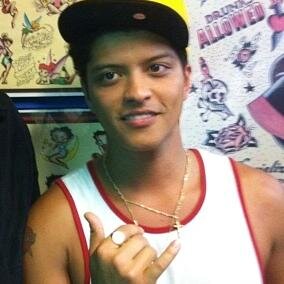 My inspiration, my love, my life my everything @brunomars and the band. @jamareoartis followed me 2010. https://t.co/k7U4aFhuEP