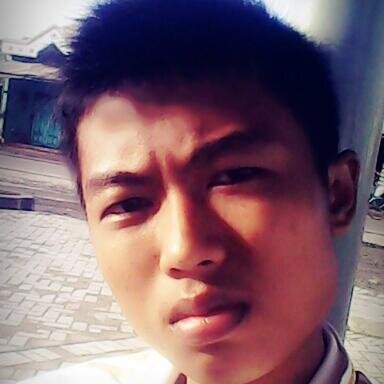 cowok jerawatan cowok romantis..
