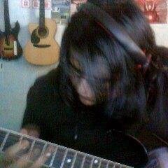 Guitarrista, Poeta, Viajero Errante,  Escritor de fin de semana... no hay mucho por aqui