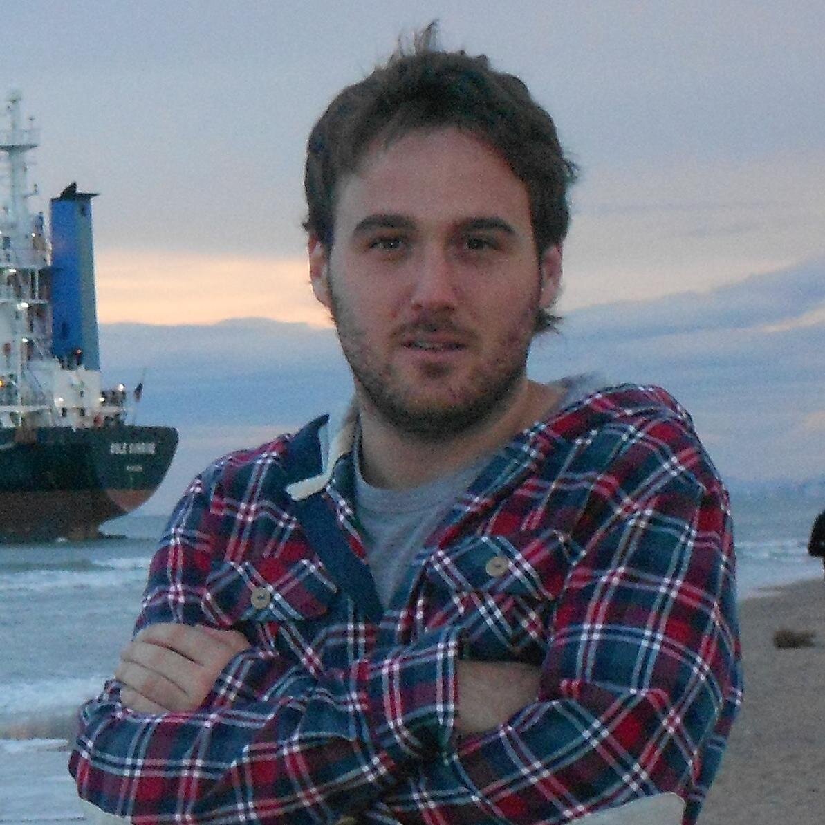 Ciencias Económicas en la Facultad de Málaga.
Caer está permitido, levantarse es obligatorio.