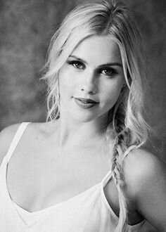 20. || Ex-Slytherin. || #SimplementeHermanas. || Pureblood. || Daddy's girl. || My heart races when I see you. || #WondeRowling.
