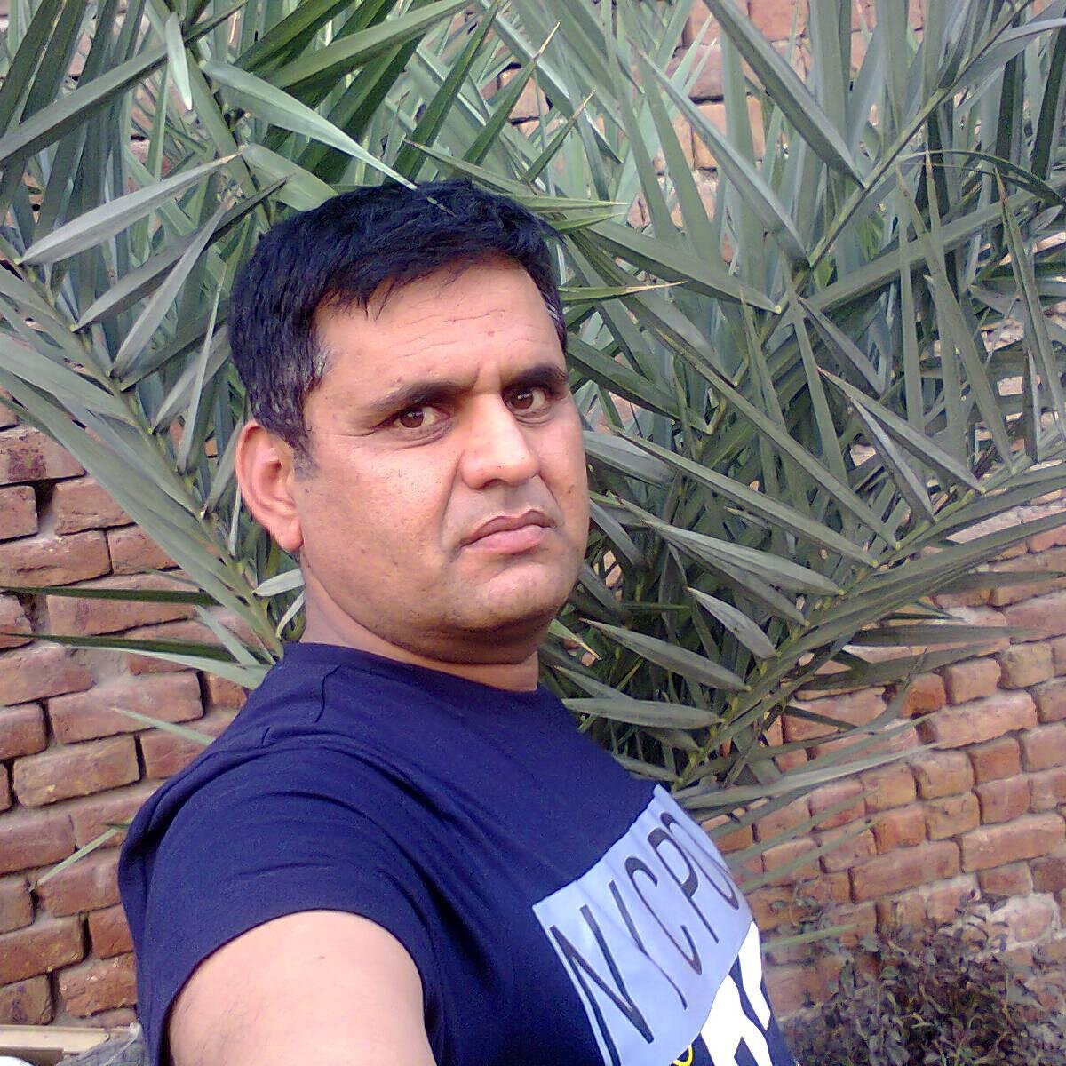 Farooqch78's profile picture. 