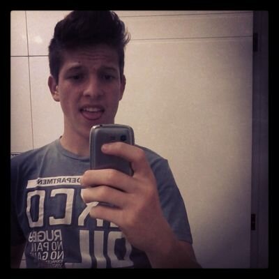 eu não preciso de mil motivos para sorrir você já é o suficiente. @toonholi